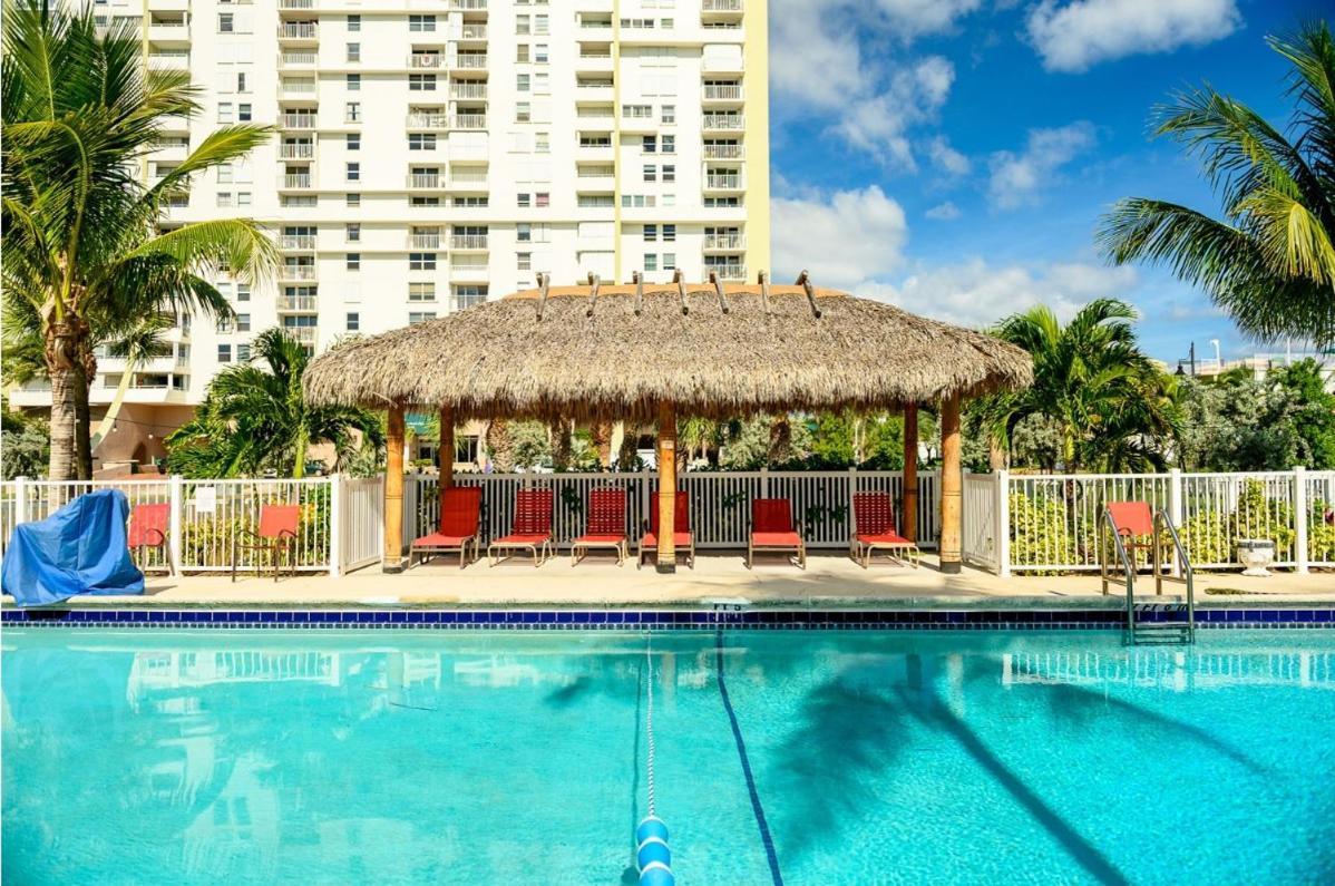 Oceans Beach Resort & Suites Pompano Beach Extérieur photo
