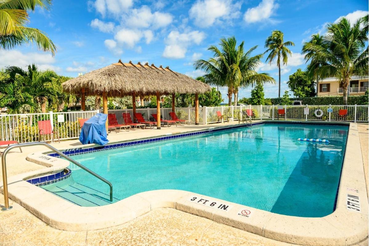 Oceans Beach Resort & Suites Pompano Beach Extérieur photo